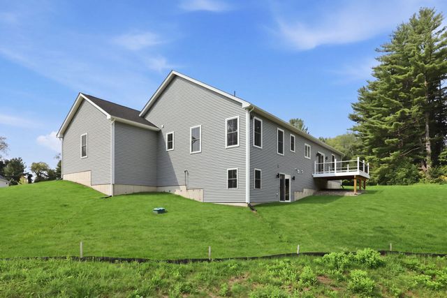 17 Silvergrass Ln, Southwick, MA 01077