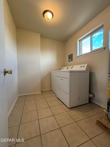6376 SANTIAGO Street D, El Paso, TX 79932
