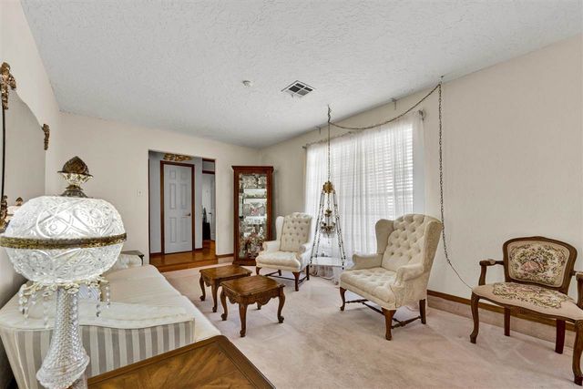 2501 NW Robinhood Dr, Lawton, OK 73505
