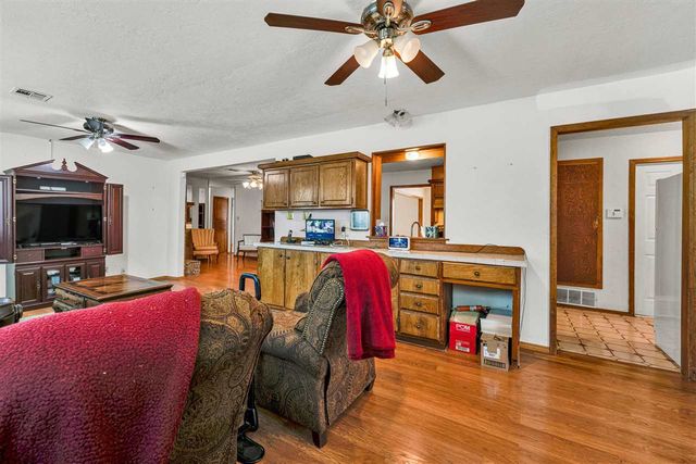 2501 NW Robinhood Dr, Lawton, OK 73505