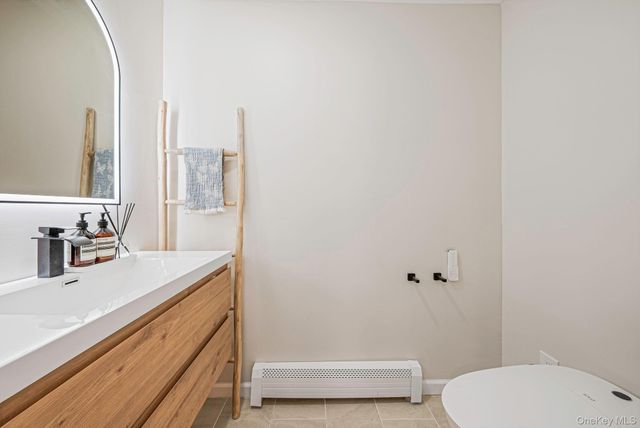 18 E Lyons Street, Melville, NY 11747