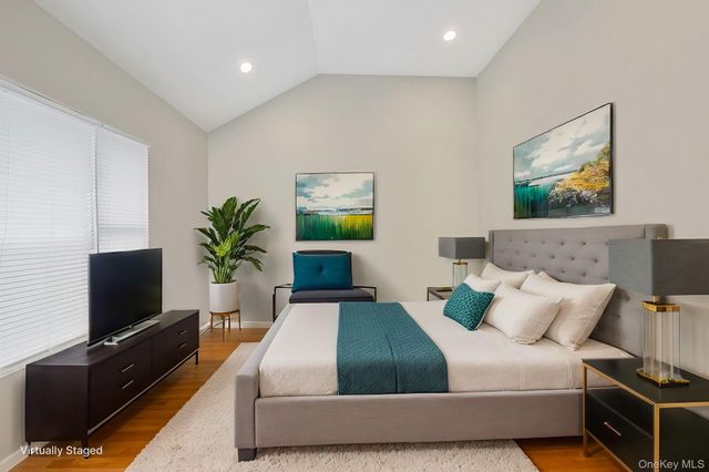 18 E Lyons Street, Melville, NY 11747