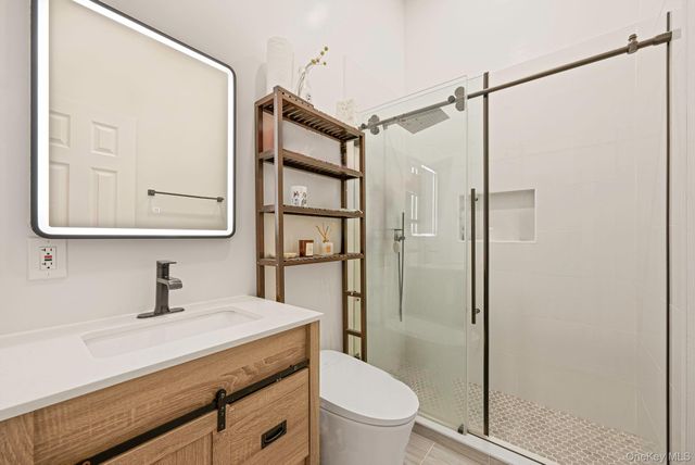 18 E Lyons Street, Melville, NY 11747