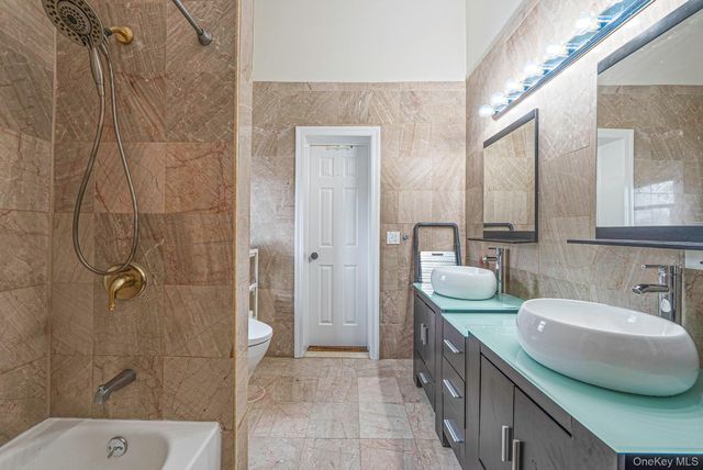 18 E Lyons Street, Melville, NY 11747