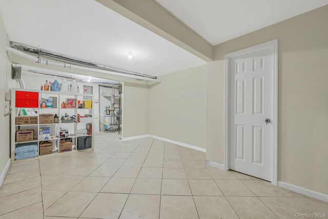 18 E Lyons Street, Melville, NY 11747