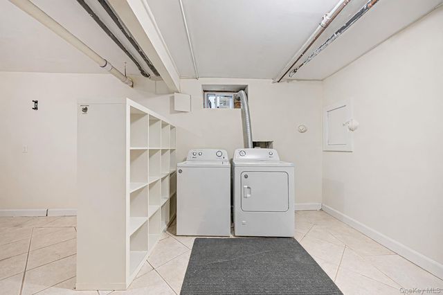 18 E Lyons Street, Melville, NY 11747