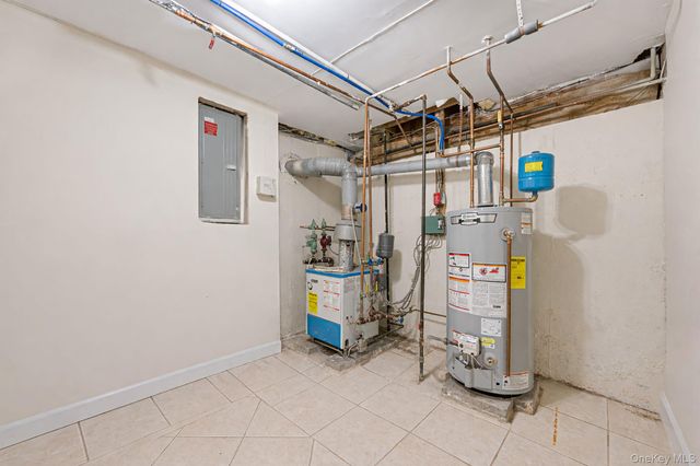 18 E Lyons Street, Melville, NY 11747