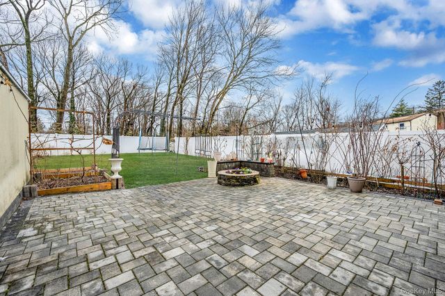 18 E Lyons Street, Melville, NY 11747