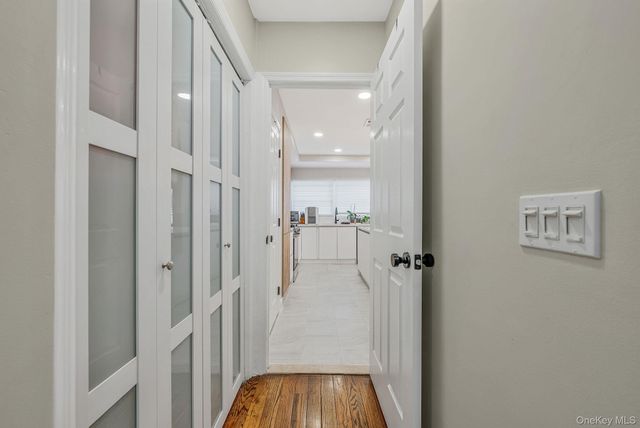 18 E Lyons Street, Melville, NY 11747