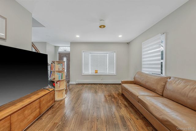 18 E Lyons Street, Melville, NY 11747