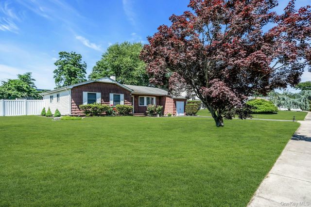15 Duel Drive, Holbrook, NY 11741