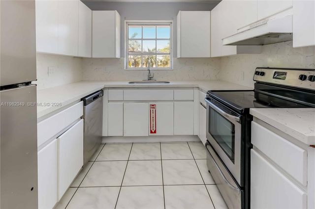 851 N 11th Ave, Hollywood, FL 33019
