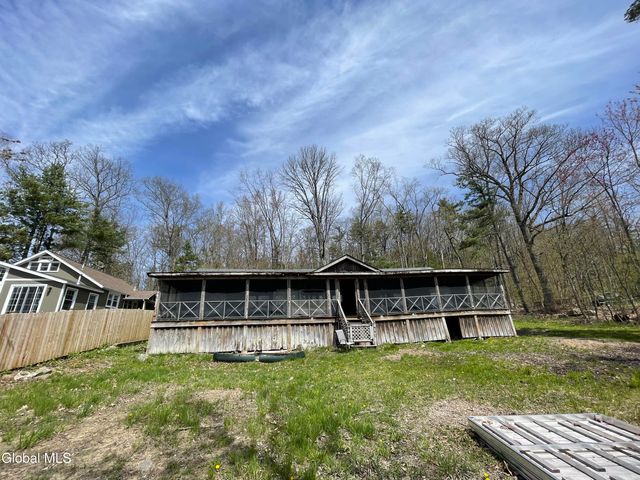 100 Holser Road, Sand Lake, NY 12018