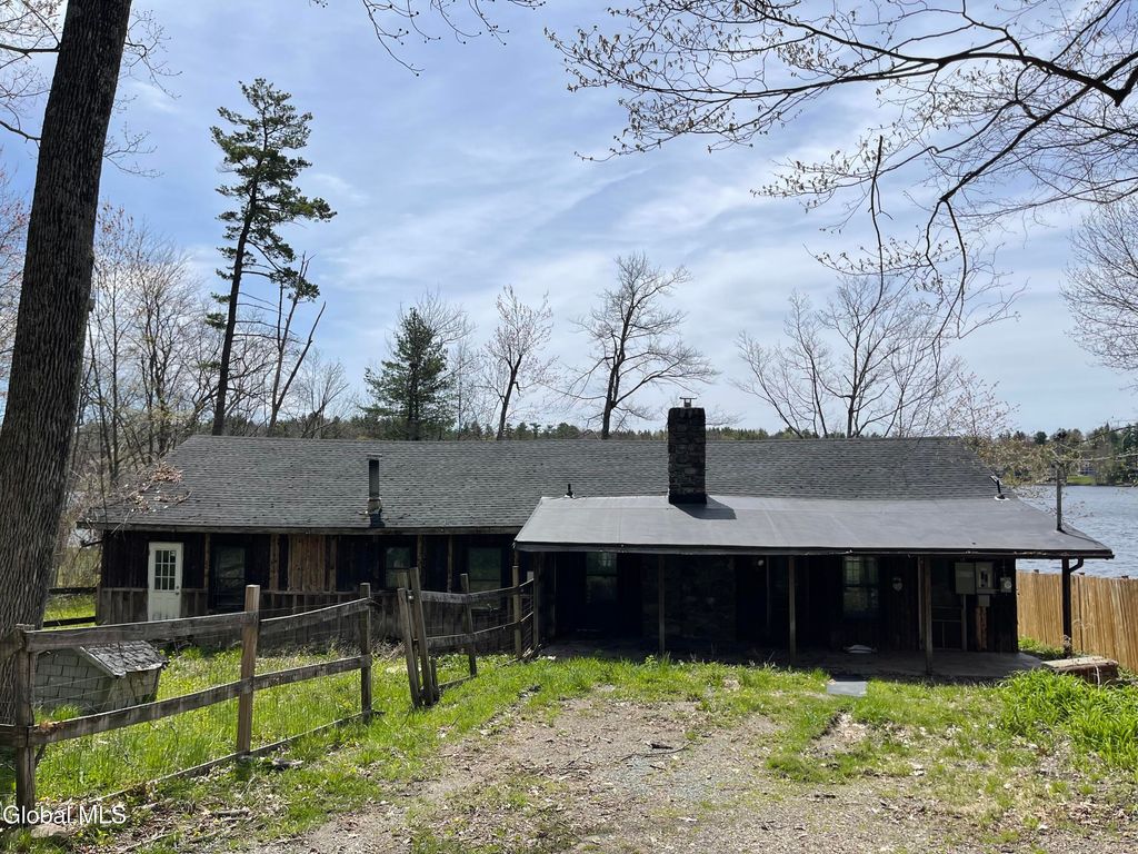 100 Holser Road, Sand Lake, NY 12018
