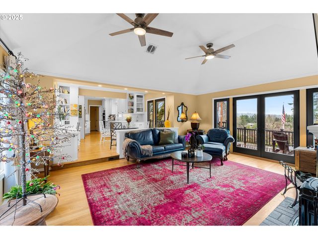 1250 Sw ENGLEWOOD Dr, Lake Oswego, OR 97034