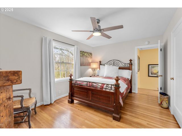 1250 Sw ENGLEWOOD Dr, Lake Oswego, OR 97034