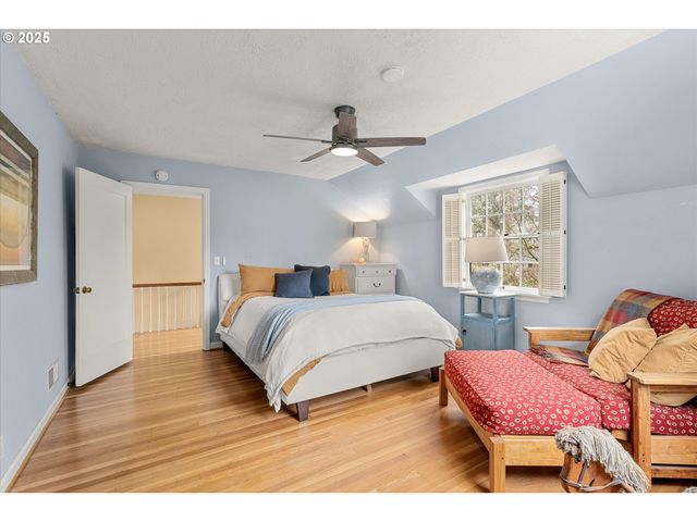 1250 Sw ENGLEWOOD Dr, Lake Oswego, OR 97034