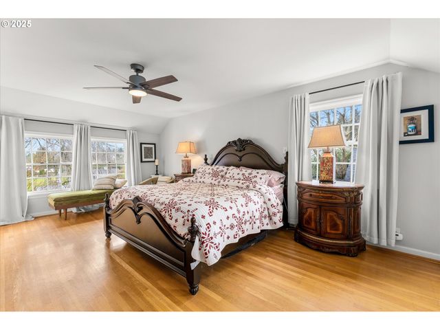 1250 Sw ENGLEWOOD Dr, Lake Oswego, OR 97034