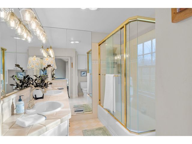 1250 Sw ENGLEWOOD Dr, Lake Oswego, OR 97034