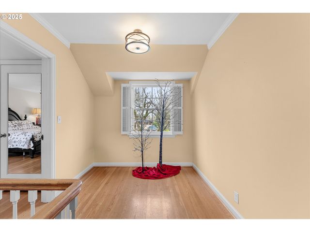 1250 Sw ENGLEWOOD Dr, Lake Oswego, OR 97034