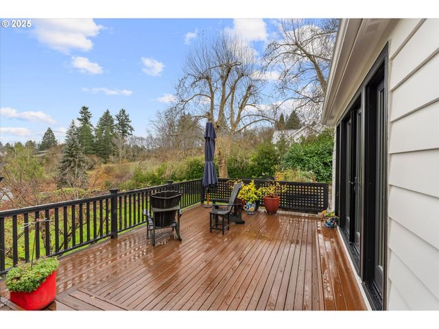 1250 Sw ENGLEWOOD Dr, Lake Oswego, OR 97034