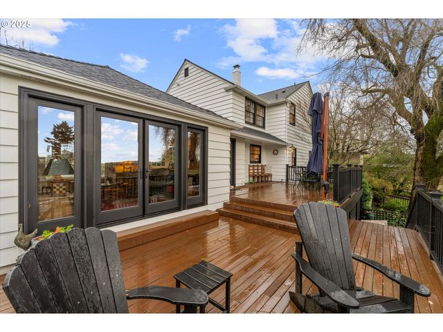 1250 Sw ENGLEWOOD Dr, Lake Oswego, OR 97034