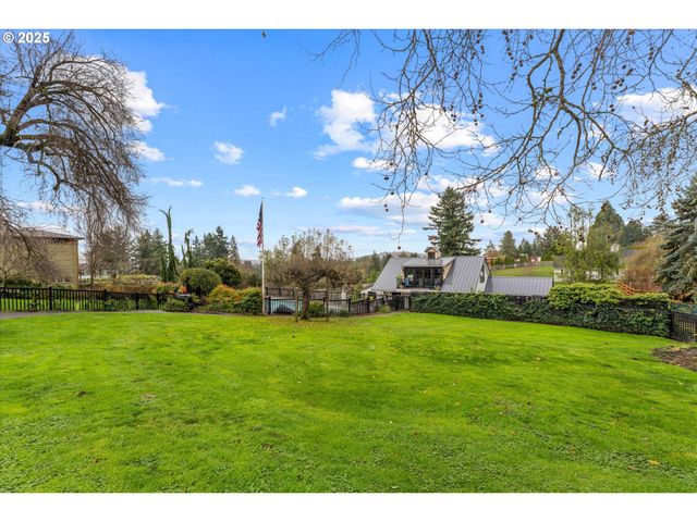 1250 Sw ENGLEWOOD Dr, Lake Oswego, OR 97034