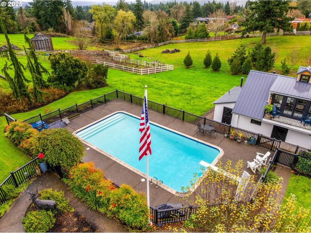 1250 Sw ENGLEWOOD Dr, Lake Oswego, OR 97034