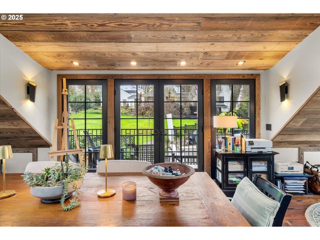 1250 Sw ENGLEWOOD Dr, Lake Oswego, OR 97034