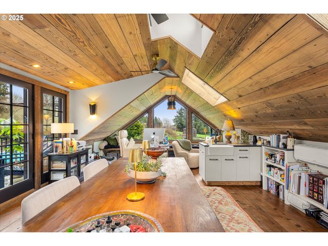 1250 Sw ENGLEWOOD Dr, Lake Oswego, OR 97034