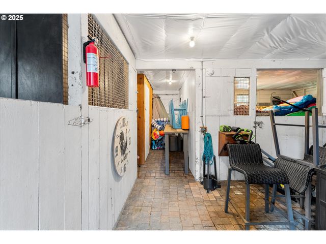 1250 Sw ENGLEWOOD Dr, Lake Oswego, OR 97034