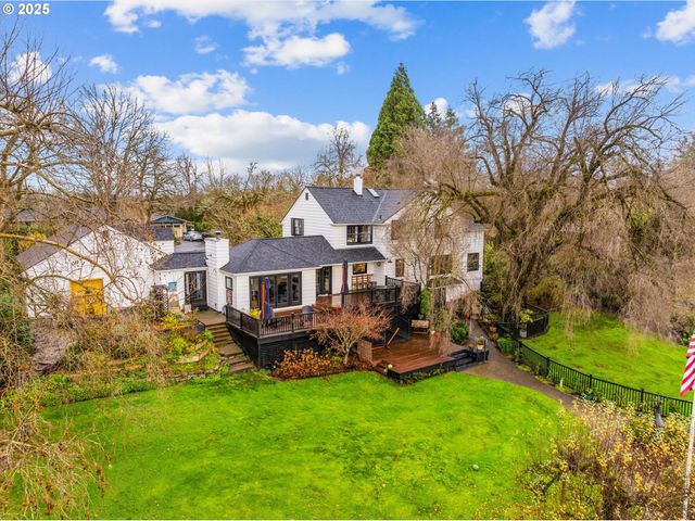 1250 Sw ENGLEWOOD Dr, Lake Oswego, OR 97034