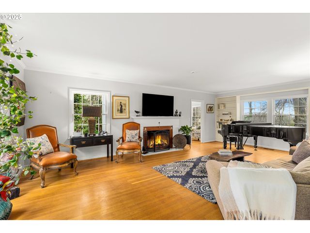 1250 Sw ENGLEWOOD Dr, Lake Oswego, OR 97034