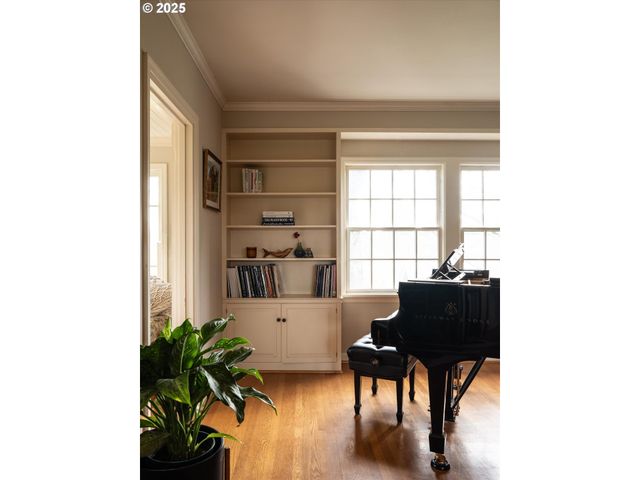 1250 Sw ENGLEWOOD Dr, Lake Oswego, OR 97034