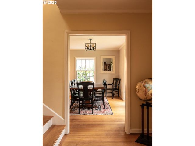 1250 Sw ENGLEWOOD Dr, Lake Oswego, OR 97034