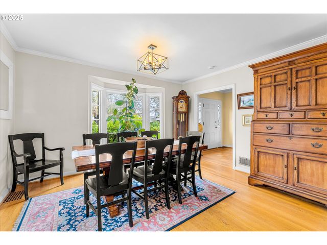 1250 Sw ENGLEWOOD Dr, Lake Oswego, OR 97034