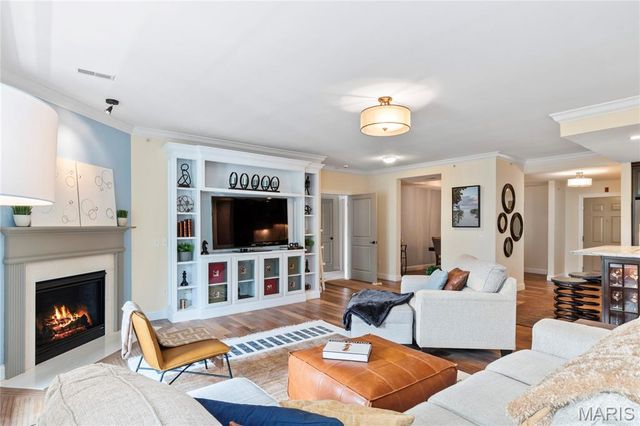 1151 Mill Crossing Drive 202, Creve Coeur, MO 63141
