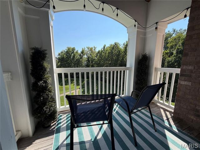 1151 Mill Crossing Drive 202, Creve Coeur, MO 63141