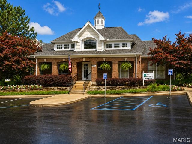 1151 Mill Crossing Drive 202, Creve Coeur, MO 63141