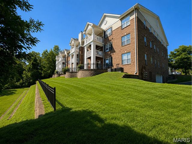 1151 Mill Crossing Drive 202, Creve Coeur, MO 63141
