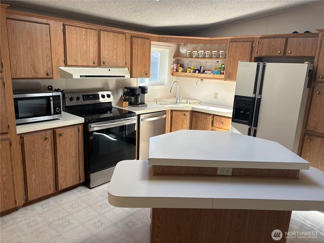 26007 NW Circle Street, Poulsbo, WA 98370