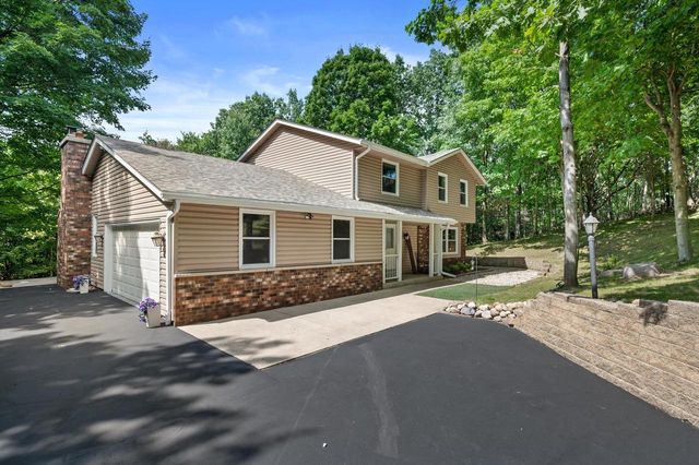 S9W31422 Irwin COURT, Wales, WI 53183