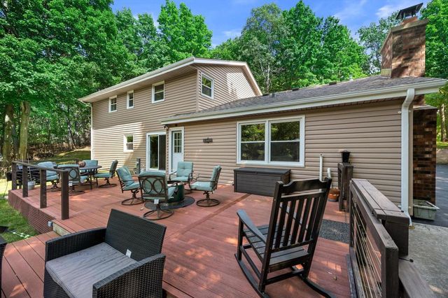 S9W31422 Irwin COURT, Wales, WI 53183