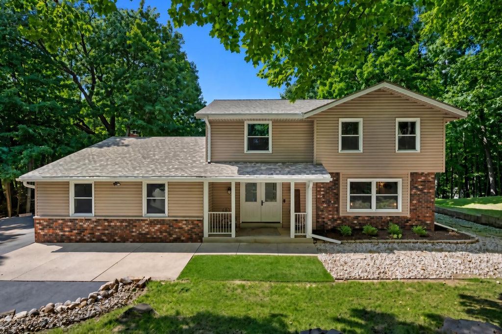 S9W31422 Irwin COURT, Wales, WI 53183