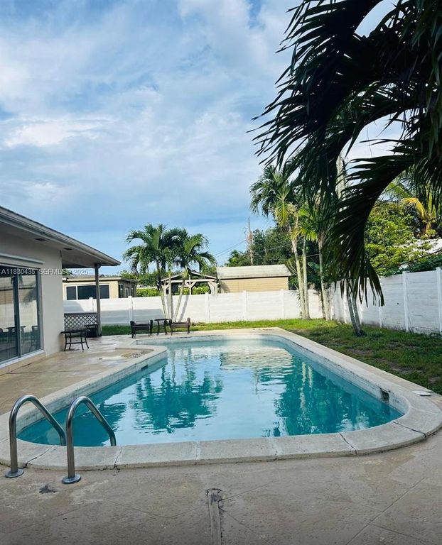 6790 SW 10th Court, Pembroke Pines, FL 33023