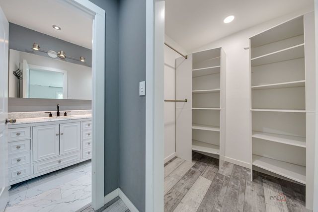 3300 N Carriageway Drive 317, Arlington Heights, IL 60004