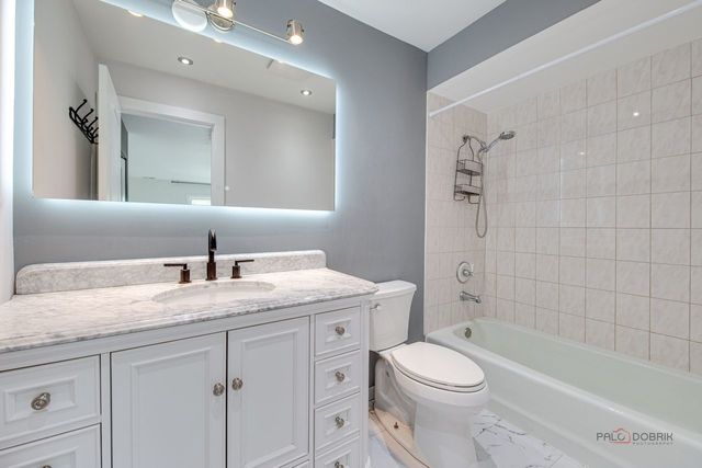 3300 N Carriageway Drive 317, Arlington Heights, IL 60004