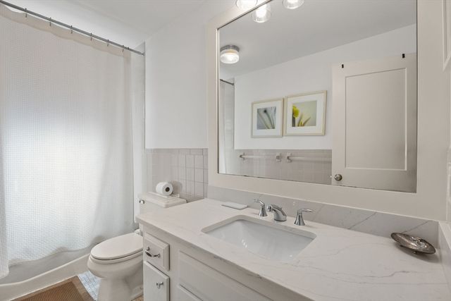 50 Eldredge Square S, Chatham, MA 02633