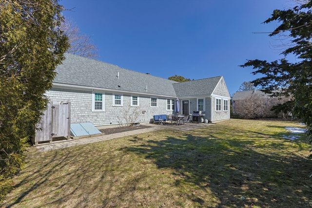 50 Eldredge Square S, Chatham, MA 02633