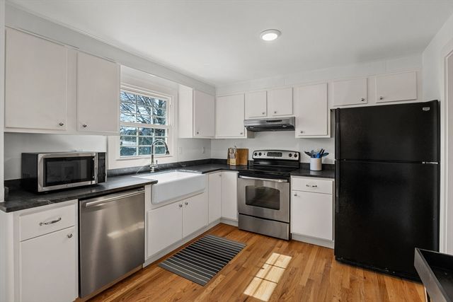 50 Eldredge Square S, Chatham, MA 02633